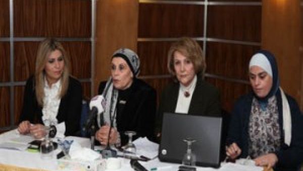 طلاب الجامعة الأمريكية في بيروت الذين شاركوا في المعرض احتفالاً باليوم العالمي للتنوع البيولوجي طلاب الجامعة الأمريكية في بيروت الذين شاركوا في المعرض احتفالاً باليوم العالمي للتنوع البيولوجي