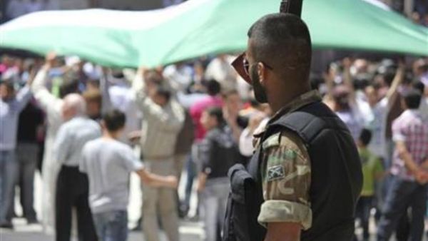 السعودية وقطر تدفعان رواتب الجيش السوري الحر
