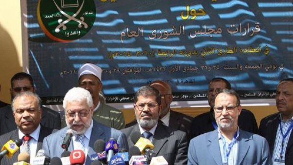 قياديو الاخوان المسلمين في مؤتمر صحافي في القاهرة
