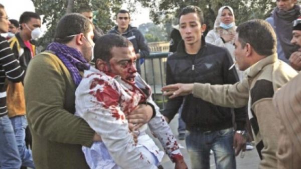 اصابة تسعة في اشتباك بين الشرطة ومحتجين مسيحيين 