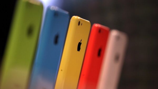 
According to the report, Apple said that its fourth-quarter revenue will be at the high end of its estimated 34 billion dollars to 37 billion dollars in total revenue. 