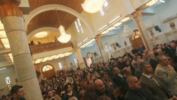 مسيحيو العراق يحيون عيد الميلاد بالصلاة للسلام
