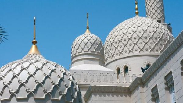 Oman has two full-fledged Islamic banks, Bank Nizwa and Al Izz Islamic Bank, as well as several Islamic windows from conventional lenders.
