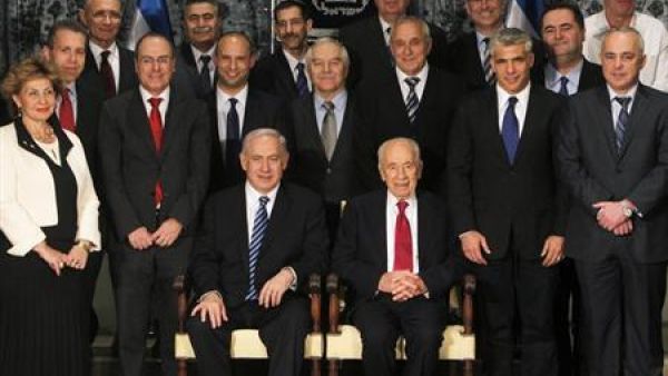 صورة تضم اعضاء الحكومة الإسرائيلية الجديدة مع الرئيس