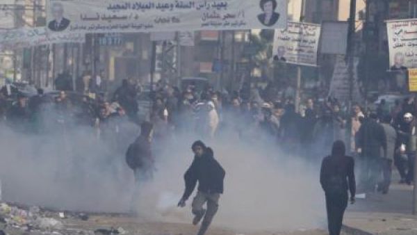 اشتباكات بين انصار الرئيس المصري المعزول محمد مرسي وقوات الامن في مدينة نصر
