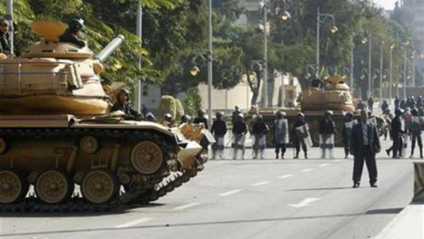 اقوات شرطة مكافحة الشغب منتشرة في محيط قصر الاتحادية
