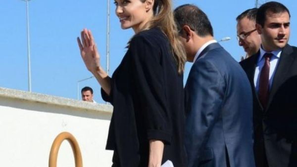 انجلينا جولي تزور مخيمات اللاجئين السوريين في تركيا 