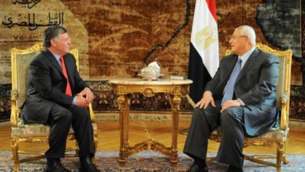العاهل الاردني اول زعيم دولة يزور مصر بعد الاطاحة بمرسي