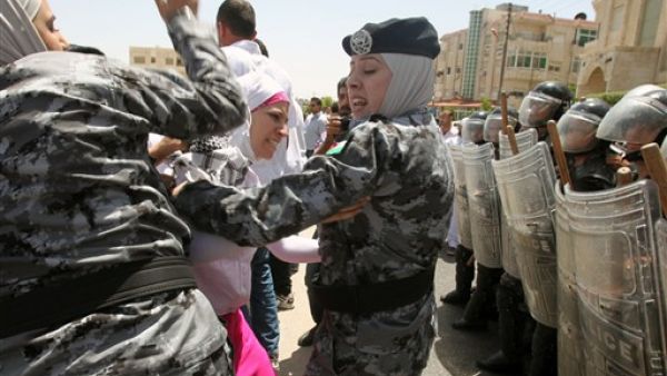 احباط تظاهرة نحو سفارة اسرائيل