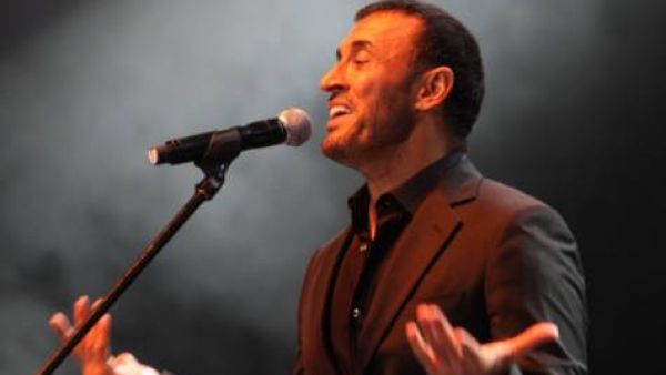 Kadim Al Sahir performing as part of the du World Music Festival, at Dubai Media City Amphitheatre (Photo :ATIQ-UR-REHMAN)