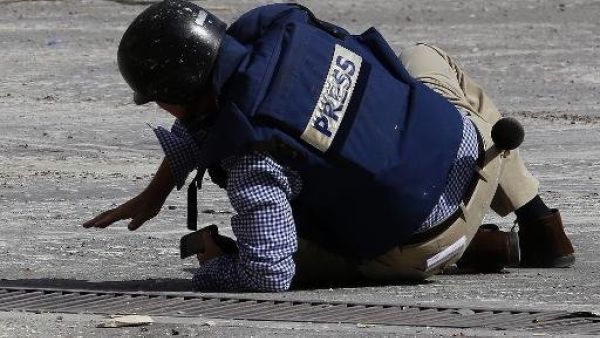 مراسل وكالة فرانس برس سامي كتز تحت رحمة نيران القناصىة في معلولا
