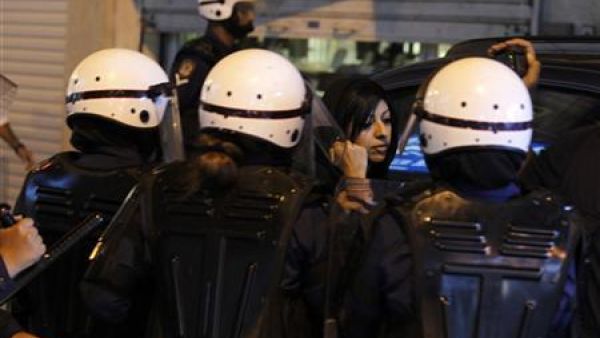 وات الامن تلقي القبض على زينب الخواجة ابنة الناشط الحقوقي عبد الله الخواجة
 وات الامن تلقي القبض على زينب الخواجة ابنة الناشط الحقوقي عبد الله الخواجة