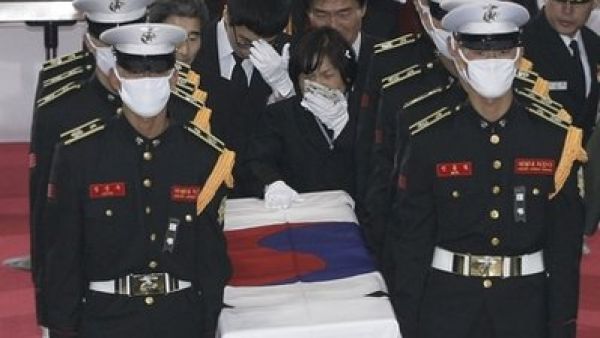 تشيع جنازة جندي كوري جنوبي قتل خلال القصف الكوري الشمالي