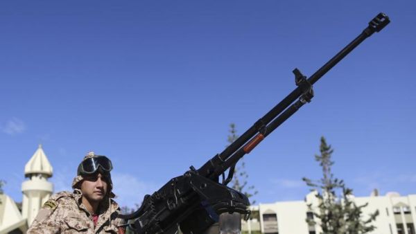 جندي ليبي في بنغازي