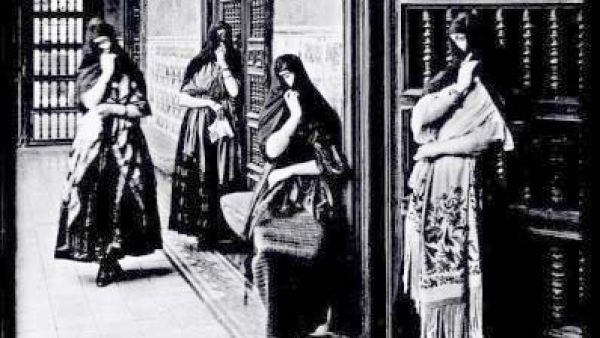 عندما كانت نساء ليما يضعن "الحجاب" 