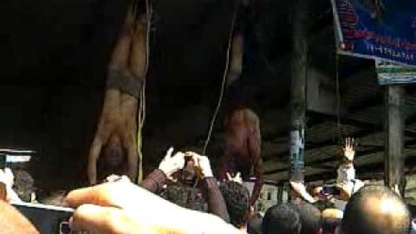 ارشيف/ اهالي قرية محلة زياد قرب القاهرة يعدمون رجلين اتهموهما بسرقة واغتصاب نساء