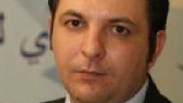 الناشط البارز مازن درويش