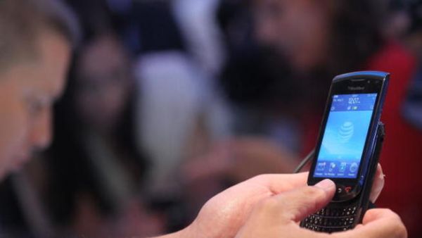 Mobile phone users in the UA, register your line or lose it!