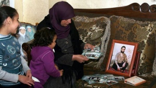 الاسيرة السابقة منى قعدان عقدت قرانها مع اسير فلسطيني... مع وقف التنفيذ