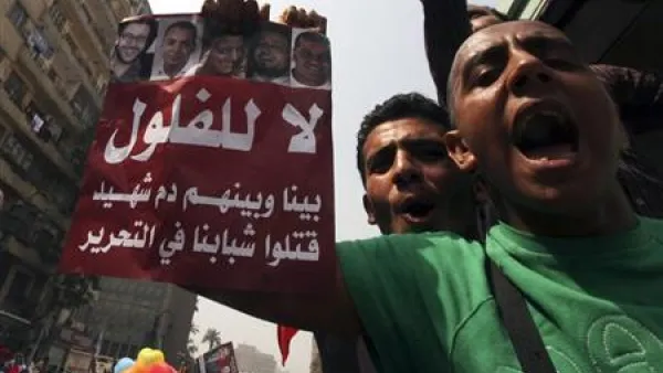 انصار المرشح الرئاسي محمد مرسي يحتفلون بميدان التحرير بوسط القاهرة
