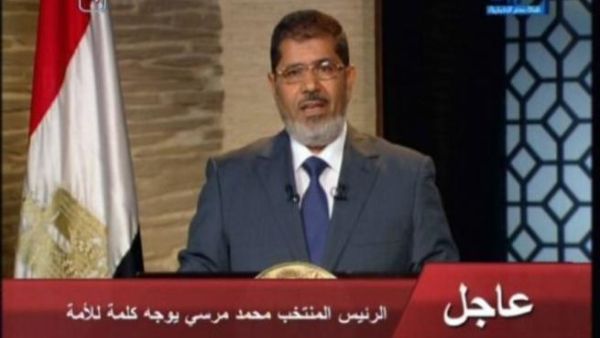 مرسي خلال القائه الخطاب مرسي خلال القائه الخطاب