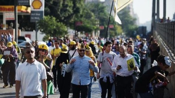 انصار الرئيس المعزول محمد مرسي يتظاهرون في مدينة نصر شرق القاهرة
