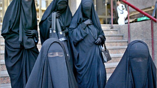 نساء منتقبات