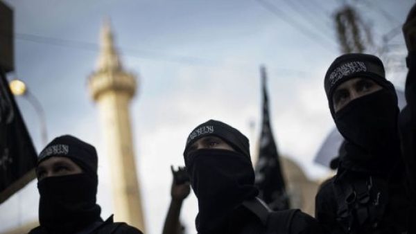 Nusra and ISIL fighters are in discussions of entering Lebanon in their fight against Hezbollah, but the two Al Qaeda-linked groups remain undecided on what acti