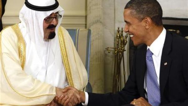 ارشيف/ مصافحة بين الرئيس الاميركي باراك اوباما والعاهل السعودي الملك عبدالله بن عبدالعزيز