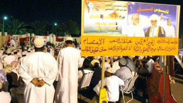 قابوس يطوي صفحة ازمة التجسس 