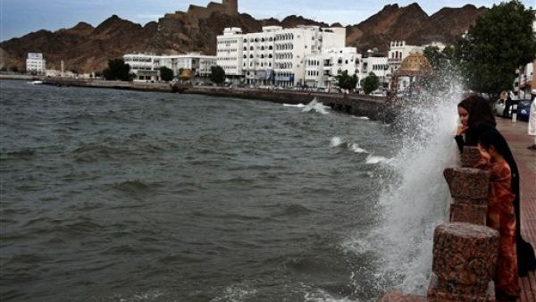 قتيلان في اعصار عمان 