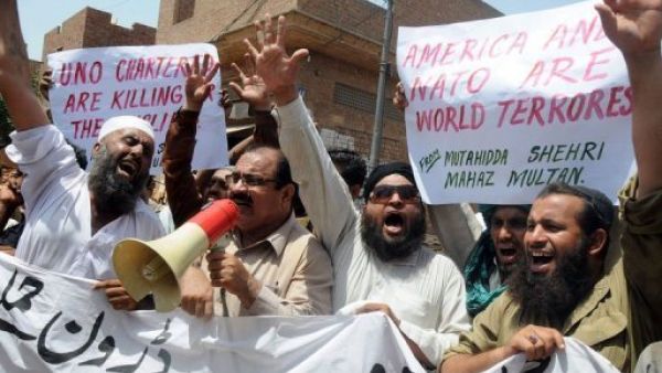 باكستانيون يتظاهرو ضد الولايات المتحدة