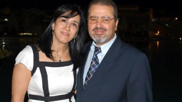 صورة غير محددة التاريخ قدمتها الاسرة للسفير الفلسطيني جمال الجمل وزوجته (
