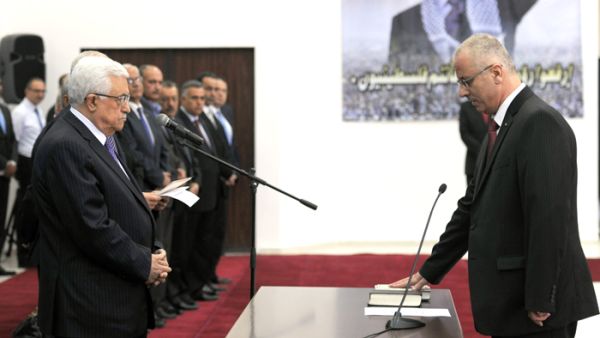 الحكومة الفلسطينية الجديدة تؤدي اليمين 
