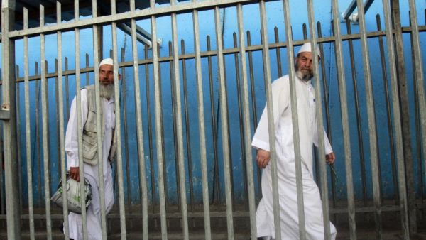 Palestinian men negotiate a checkpoint on their way to Al-Aqsa on July 19. (source: AFP/ MUSA AL-SHAER