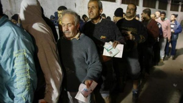 اسرائيل توافق على منح 5000 تصريح عمل للفلسطينيين في الضفة الغربية