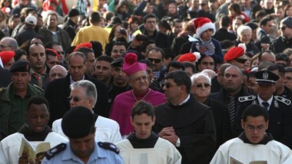 بطريرك القدس للاتين يدعو في عظته للسلام 