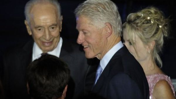 بيريز والرئيس الاميركي الاسبق بيل كلينتون