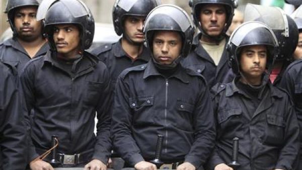 رجال شرطة مصريون