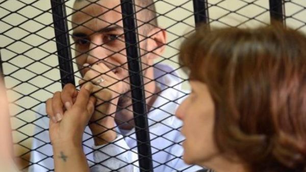 القضاء المصري يبدأ محاكمة قبطي متهم بازدراء الأديان
