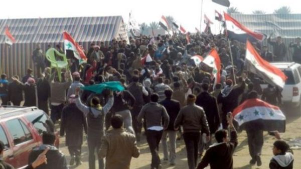 متظاهرون غاضبون بالرمادي يهاجمون نائب المالكي 