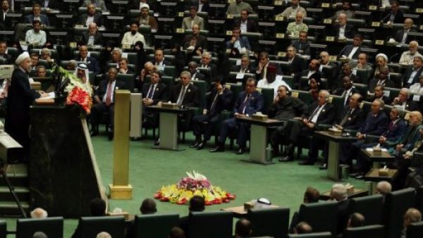 الرئيس الايراني يقدم حكومة تكنوقراط الى مجلس الشورى
