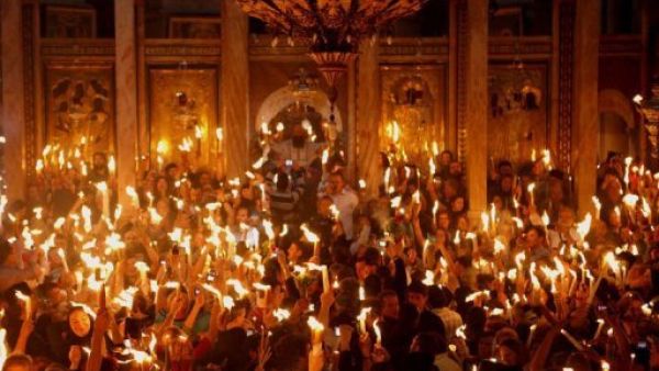 مسيحيو الشرق يحتفلون بشعلة "النور المقدس" في القدس 