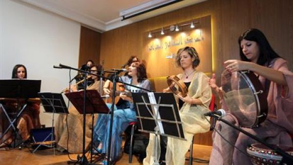 Sahar Taha performs with a band at the Iraqi cultural center in Verdun, Friday, July 12, 2013. (Image: The Daily Star/Hasan Shaaban)