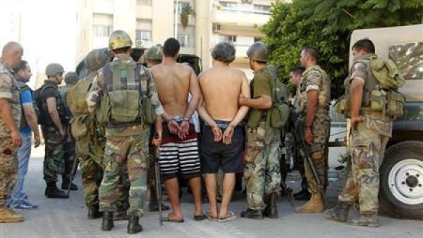 ارشيف/ الجيش اللبناني يعتقل عددا من انصار الاسير بعد اشتباكات صيدا