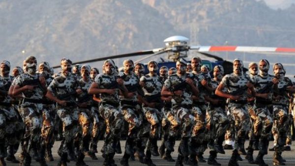 وحدات خاصة سعودية تشارك في عرض عسكري تحضيرا لموسم الحج في مكة 