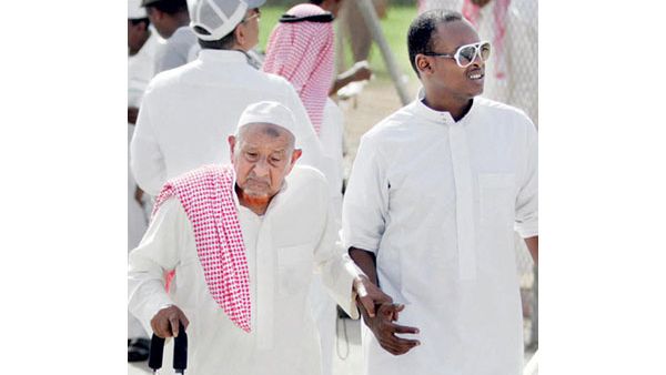يوجد نحو 500 ألف عامل وافد في القطاع الخاص أعمارهم تجاوزت الـ 60 عاما من بين إجمالي العمالة الوافدة التي يزيد عددها على ثمانية ملايين عامل في السعودية