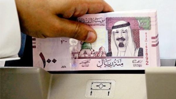 لجأت بعض المصارف إلى تمكين بعض عملائها المميزين من خاصية سحب خمسة آلاف على مرات متعددة خلال اليوم الواحد