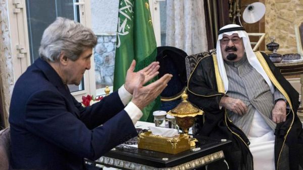 العاهل السعودي مستقبلا كيري