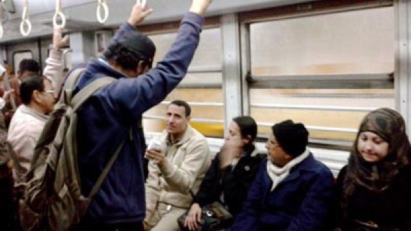 Sexual harassment skit on Cairo's metro (Photo: Rowan El Shimi)